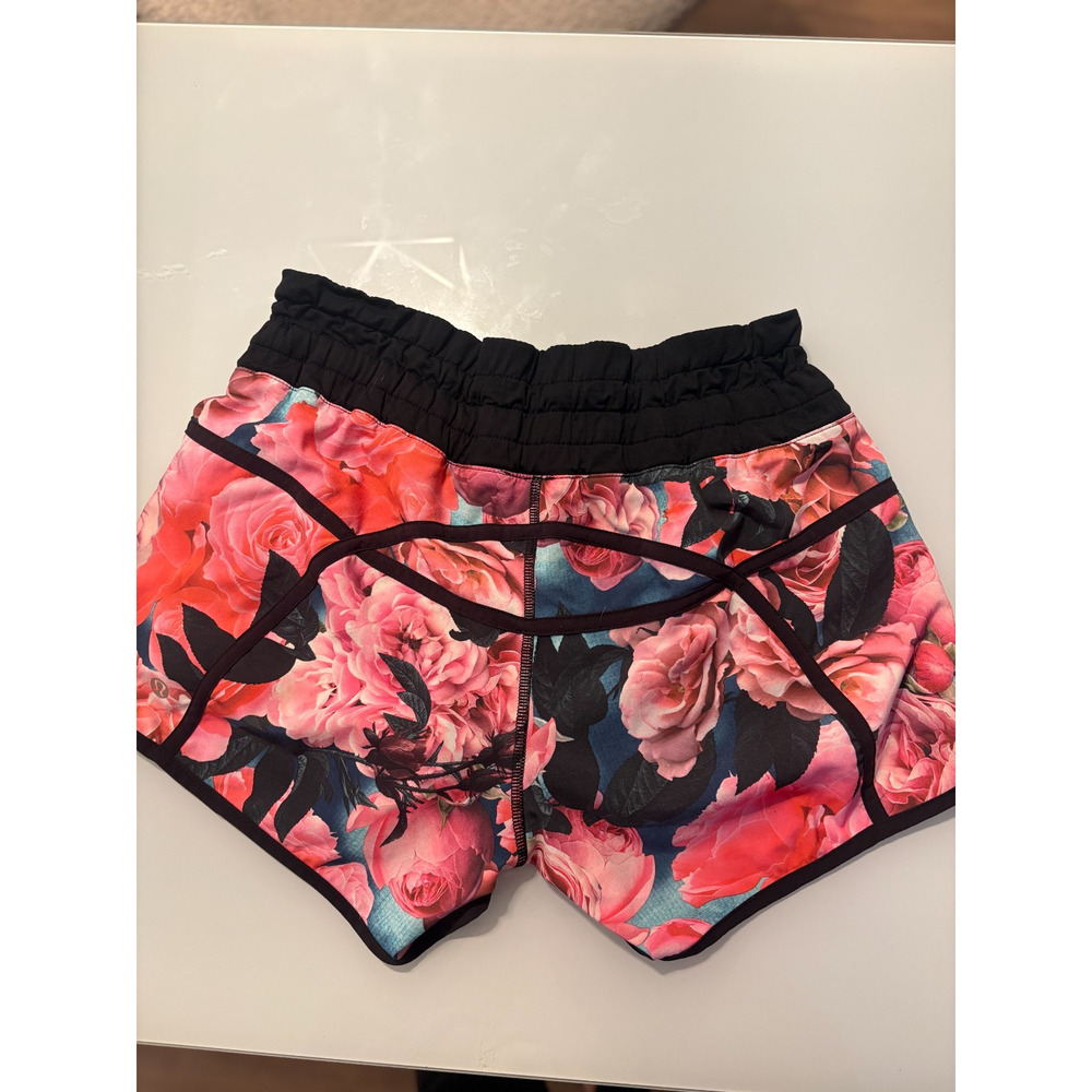 Lululemon Secret Garden Rose Floral Pink Black Tracker Shorts Size 4 RARE HTF - Picture 2 of 5